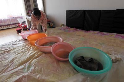 噶尔楼上漏水，住户失联，小区没物管，业主维权难！律师来支招……